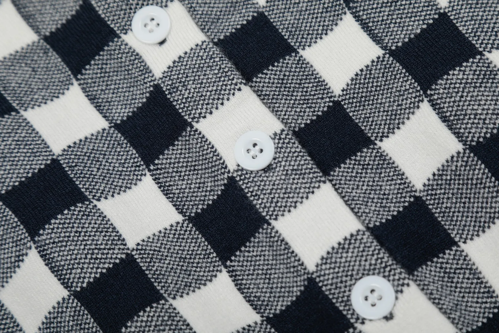 P166 💰 "Top quality" Style number: DS115# (on sale all year round) [Ralph Lauren plaid jacquard basic pony embroidered logo knitted cardigan short-sleeved] ✅Ralph Lauren all-match goddess style plain plaid knitted cardigan short-sleeved for all seasons ✅Main provider of platform live broadcast Wholesale entities ✅ZP quality 1:1 version Scan the code to enter the GF website Counter quality ✅Detailed quality The only one in Guangzhou Imported quality cotton yarn, focusing on high-end, cost-effective, good quality needless to say ✅The version restores the original version, loose, comfortable and stress-free, simple is high-end, classic is eternal, ✅The upper body is simple and easy to match, a must-have for goddess ootd. Good-looking clothes are never picky. A must-have in the goddess' wardrobe. Size: S-L Color: Navy Gray Yellow Pink Light Blue Red